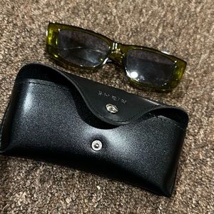 EUC SHEIN Wonen’s Green Square transparent fashion sunglasses and case